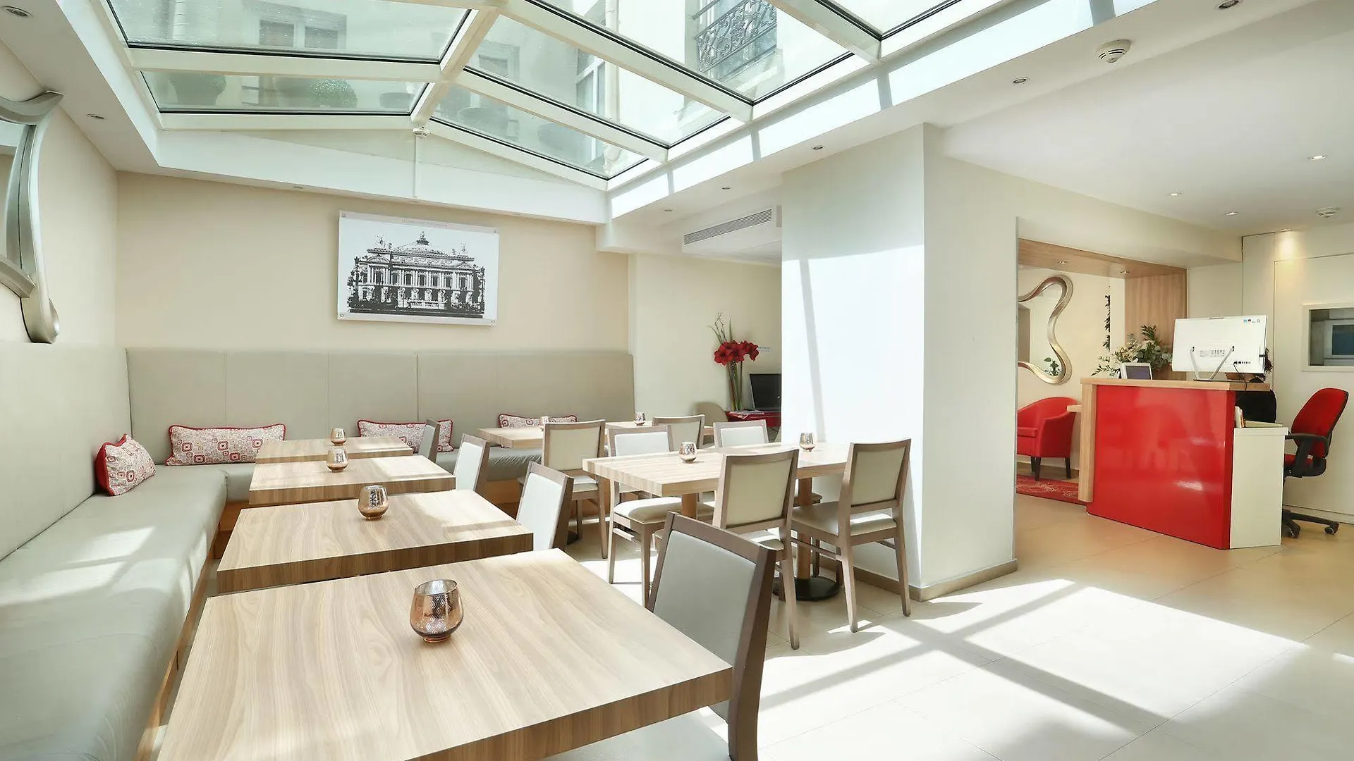 Le Grand Hotel De Normandie Paříž 4*,